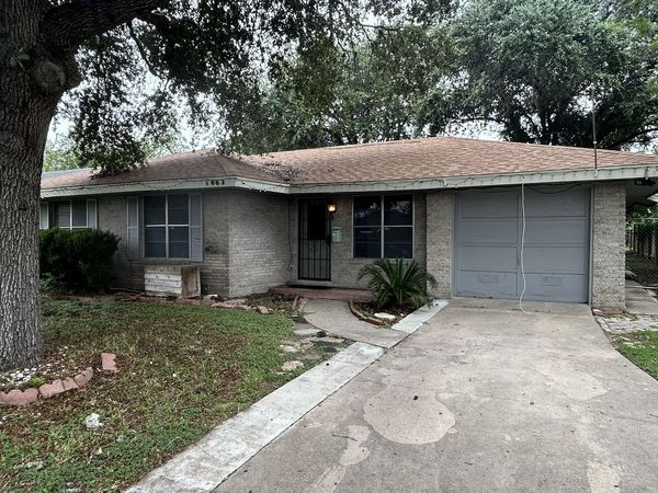 1009 E CLARE ST, Beeville, TX 78102