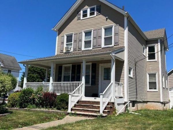 43 E Somerset St, Raritan, NJ 08869