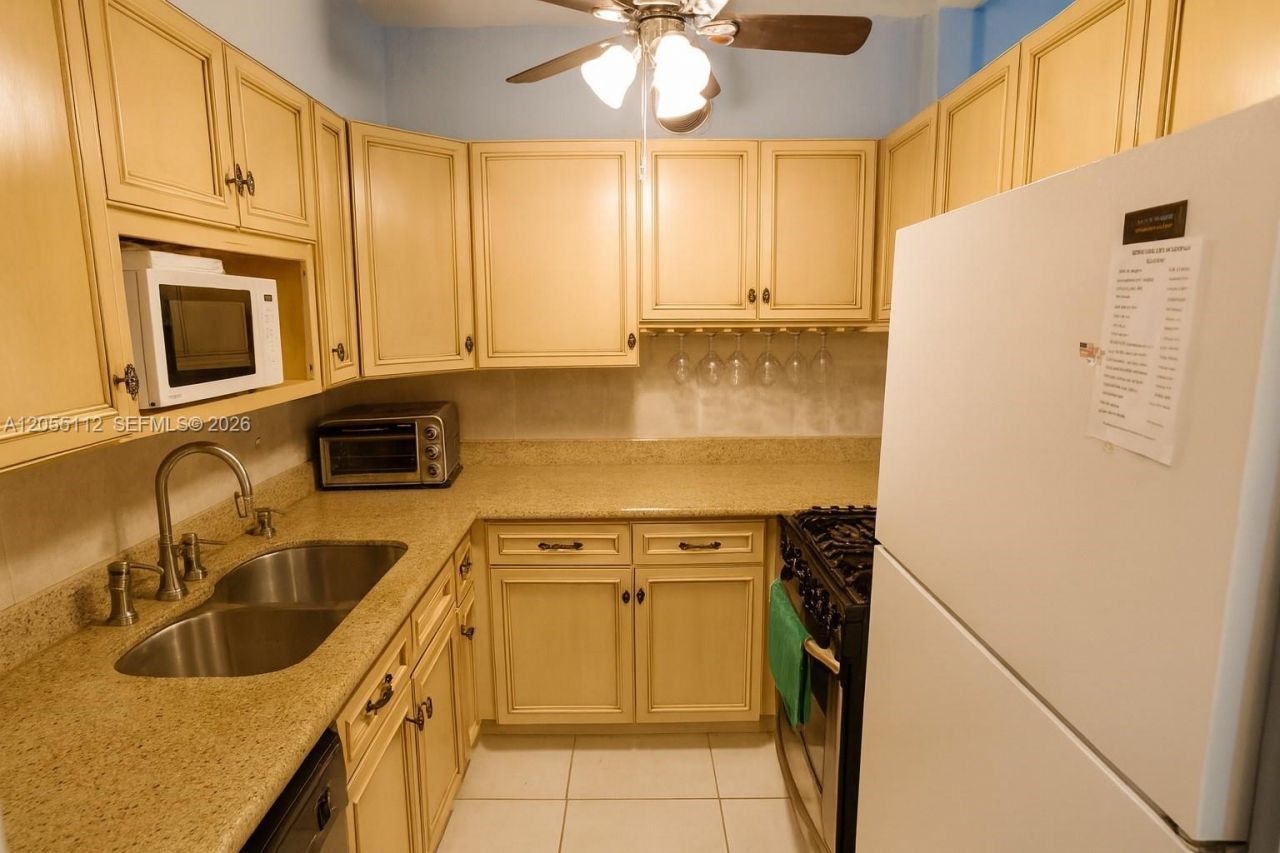901 SW 11th Ave , Unit 4H, Hallandale Beach, FL 33009 Photo