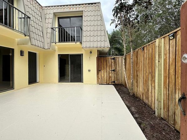 1700 Embassy Drive, Unit Apt 402, West Palm Beach, FL 33401
