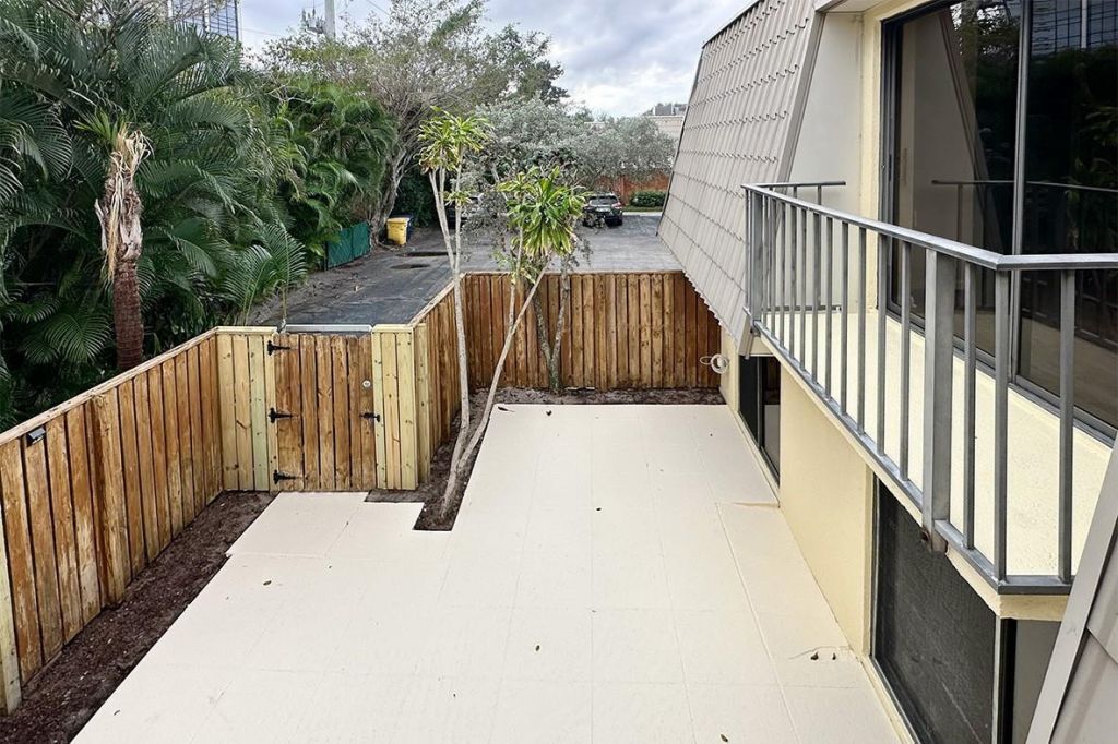 1700 Embassy Drive, Unit Apt 402, West Palm Beach, FL 33401 Photo