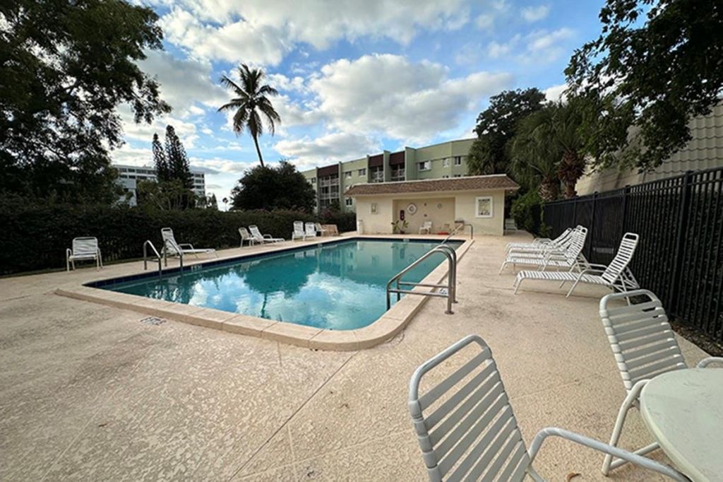 1700 Embassy Drive, Unit Apt 402, West Palm Beach, FL 33401 Photo