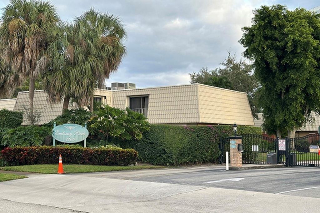 1700 Embassy Drive, Unit Apt 402, West Palm Beach, FL 33401 Photo