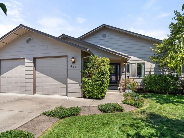 472 Phyllis Drive, Eagle Point, OR 97524