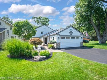 8931 Edgewood Park Drive, Commerce Twp, MI 48382