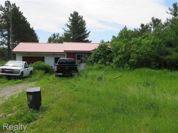 20661 Hackett Lake Highway, Presque Isle Twp, MI 49765