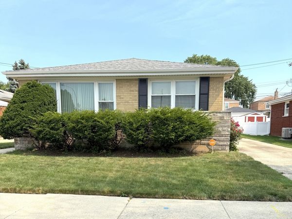 2816 W Seipp Street , Chicago, IL 60652