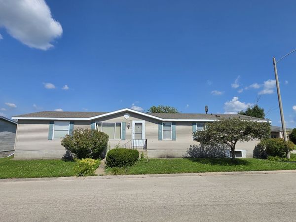 105 Champion Drive, Chenoa, IL 61726