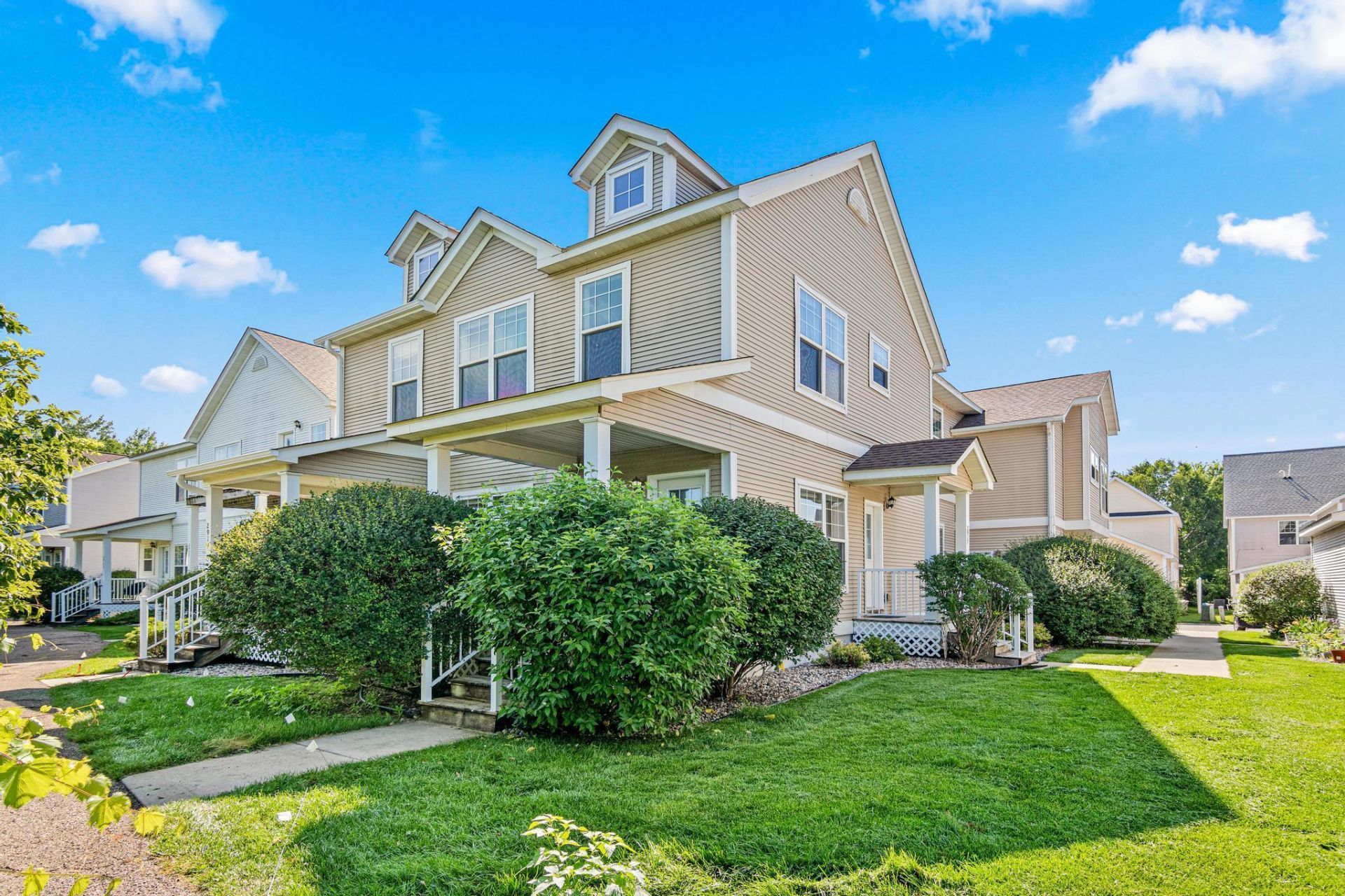 2917 Hemingway Drive , Chaska, MN 55318