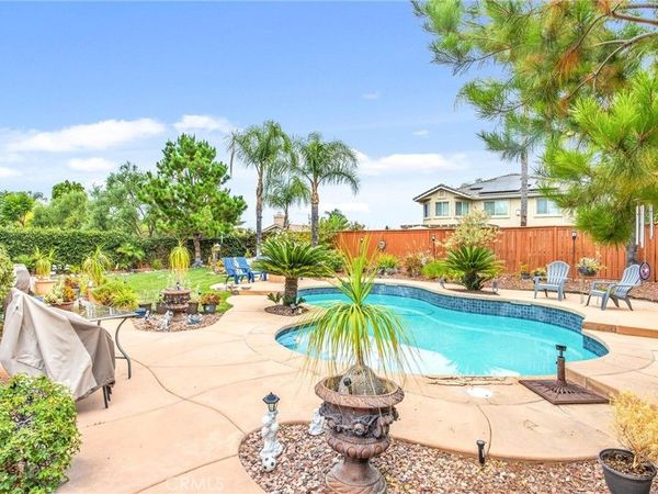 4015 Belfry Cir, Corona, CA 92883