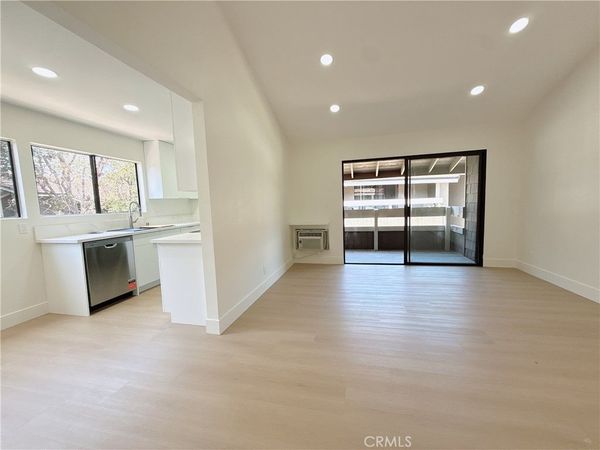 256 Streamwood , Irvine, CA 92620