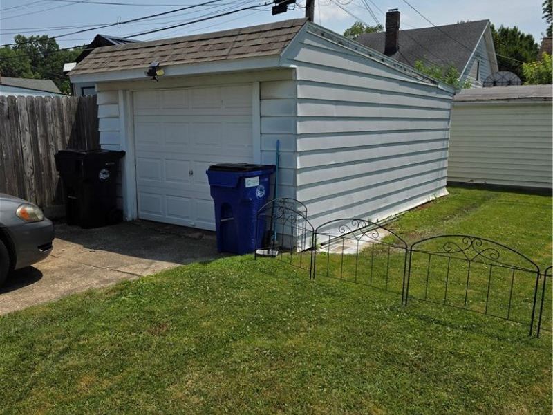 13445 Wainstead Avenue, Cleveland, OH 44111 Photo 25
