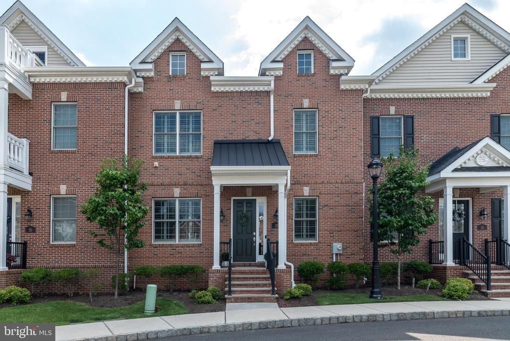 17 CREEKVIEW LANE, YARDLEY, PA 19067