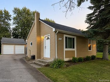 311 W Grand Traverse Street, Commerce Twp, MI 48382