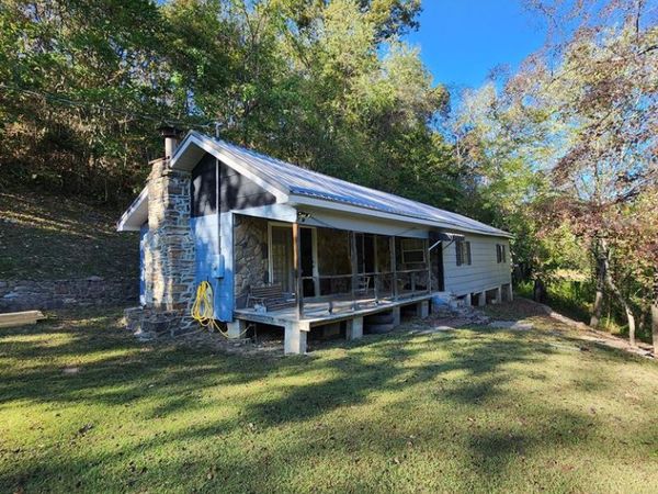 55 Lou Hill Rd, HINTON, WV 25951