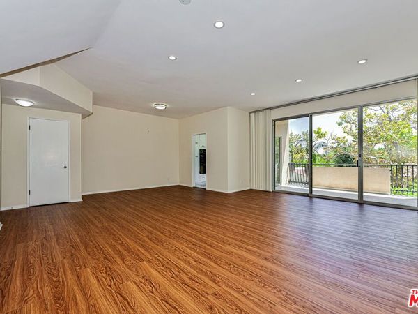 237 N Almont Drive , Unit 301, Beverly Hills, CA 90211