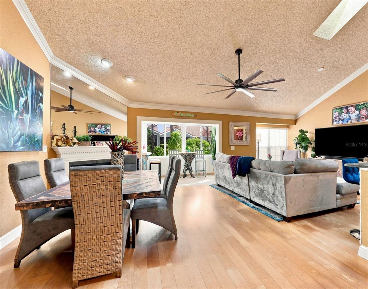 673 Segovia Court Ne, Unit 702, Saint Petersburg, FL 33703 Photo