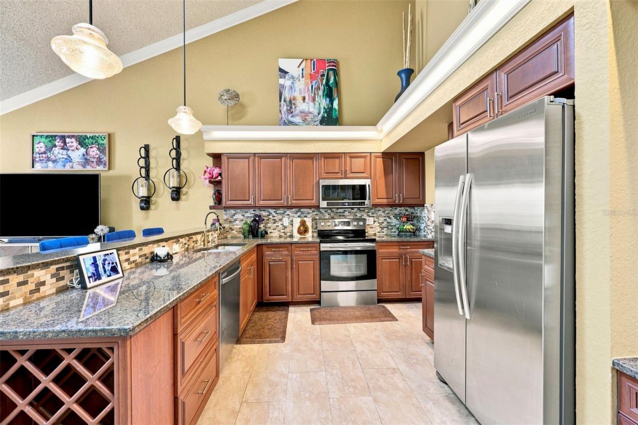 673 Segovia Court Ne, Unit 702, Saint Petersburg, FL 33703 Photo