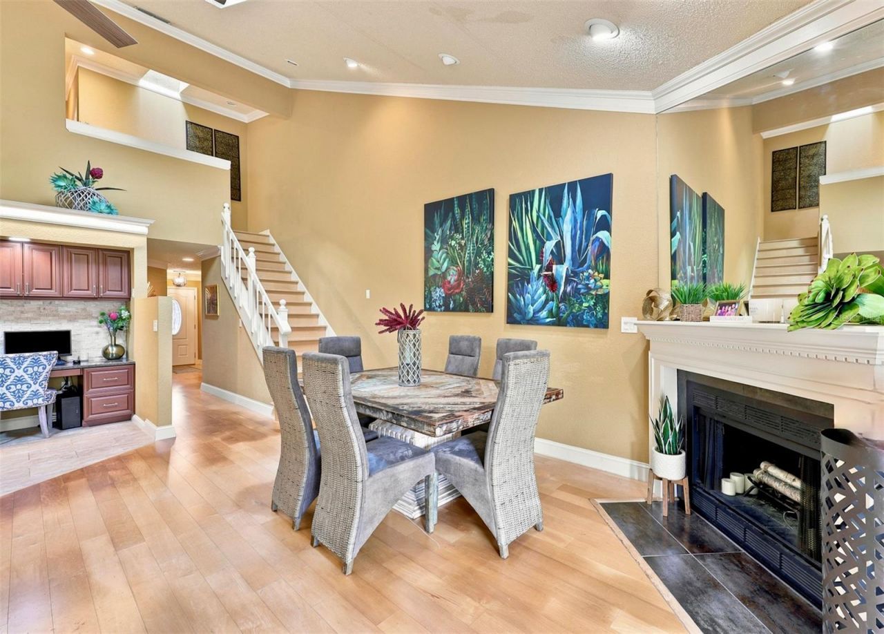 673 Segovia Court Ne, Unit 702, Saint Petersburg, FL 33703 Photo