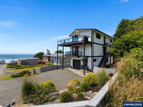 2035 NE 66th St, Lincoln City, OR 97367