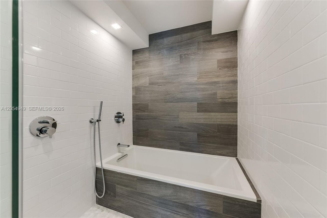 11 Island Ave , Unit 908, Miami Beach, FL 33139 Photo