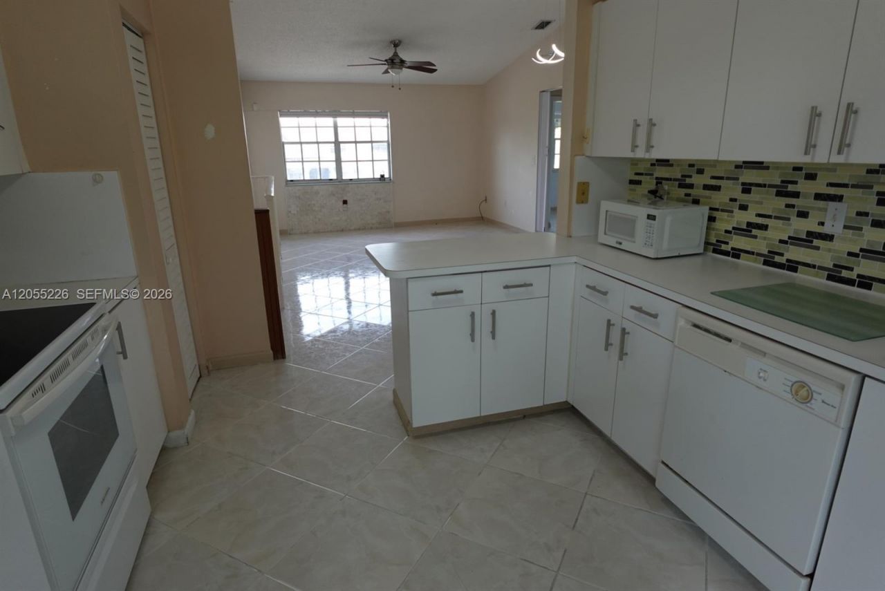 7030 NW 173rd Dr , Unit 1602, Hialeah, FL 33015 Photo