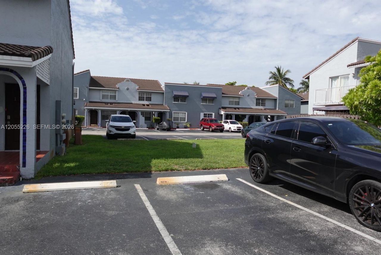 7030 NW 173rd Dr , Unit 1602, Hialeah, FL 33015 Photo