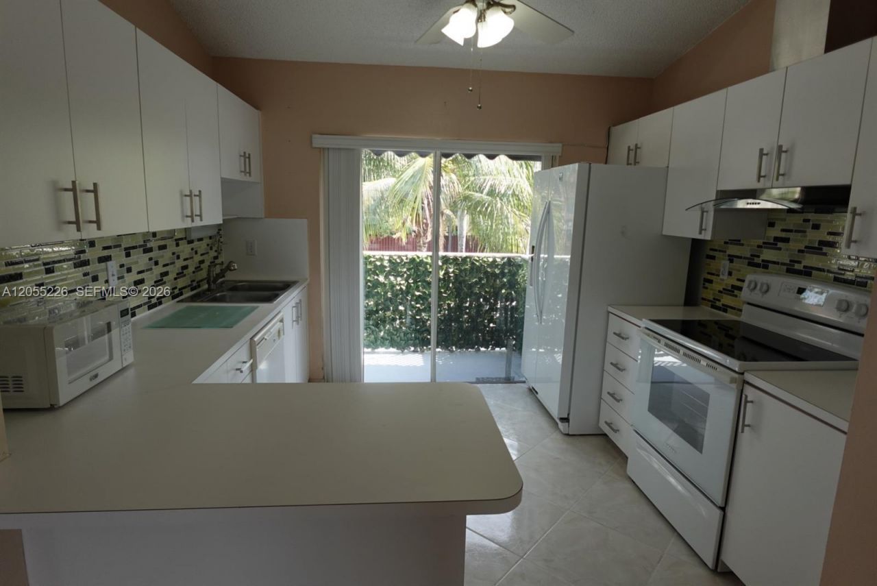 7030 NW 173rd Dr , Unit 1602, Hialeah, FL 33015 Photo