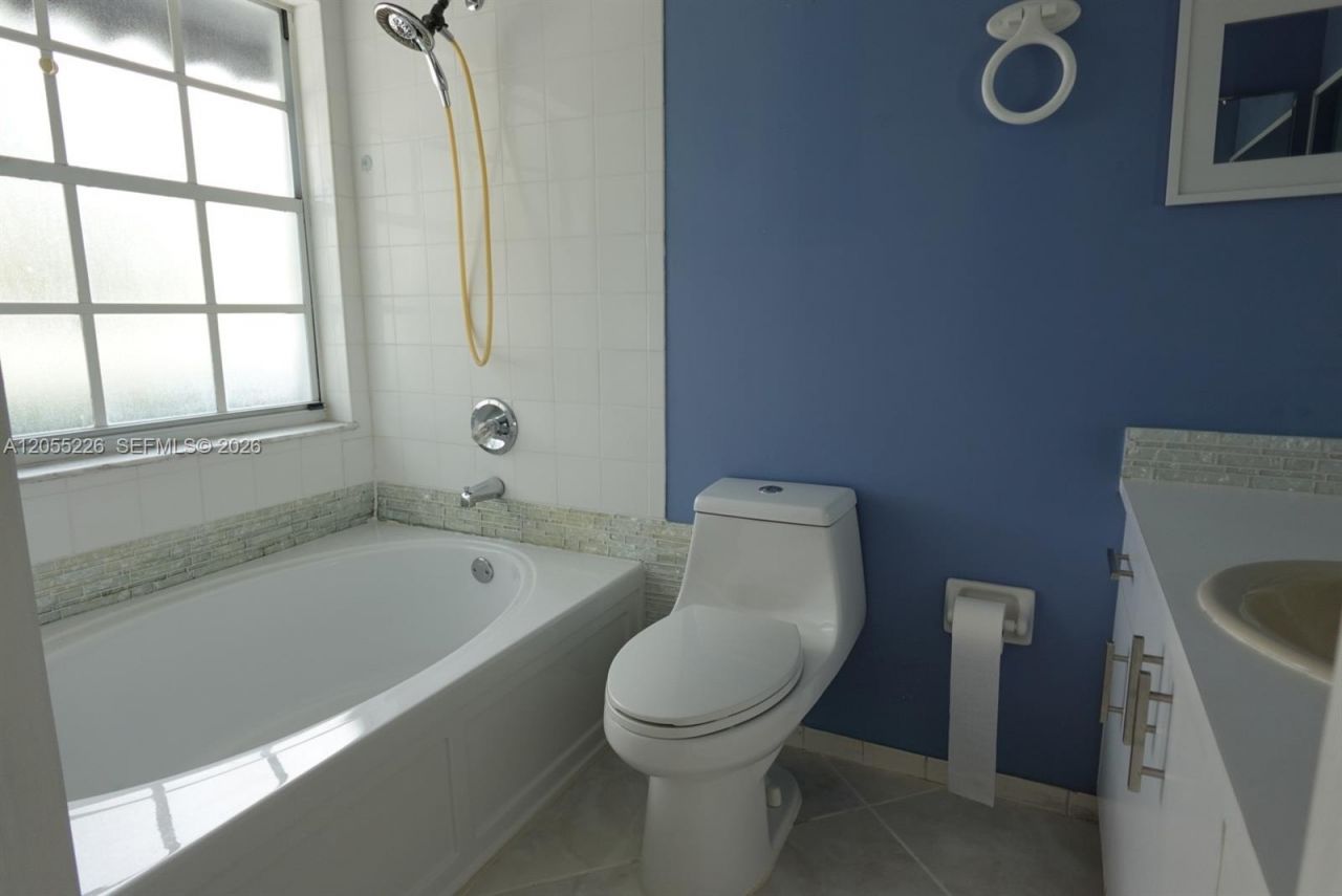 7030 NW 173rd Dr , Unit 1602, Hialeah, FL 33015 Photo