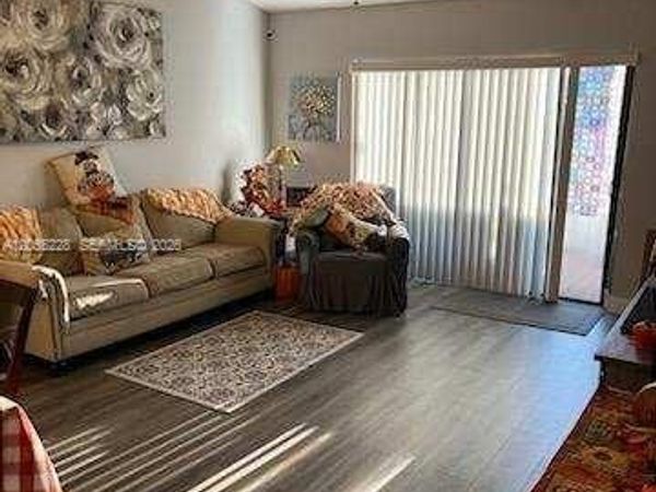11699 NW 11th St , Pembroke Pines, FL 33026