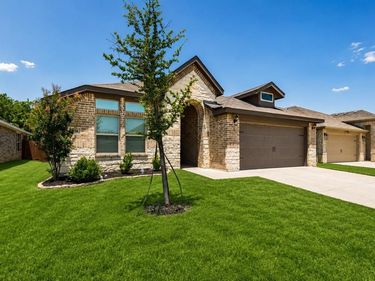 9916 Mescalbean Boulevard , Fort Worth, TX 76036