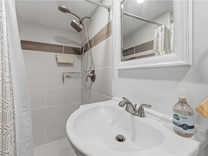 1563 Lewis Drive, Lakewood, OH 44107 Photo 30