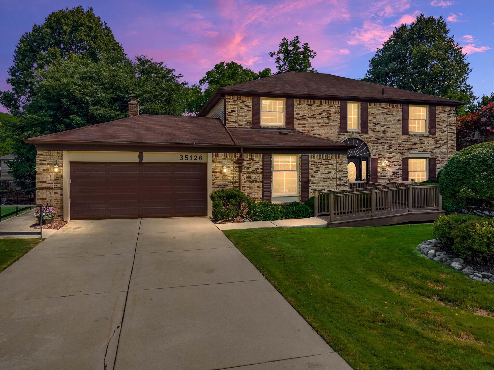 35126 Quaker Way, Farmington Hills, MI 48331 Main Photo