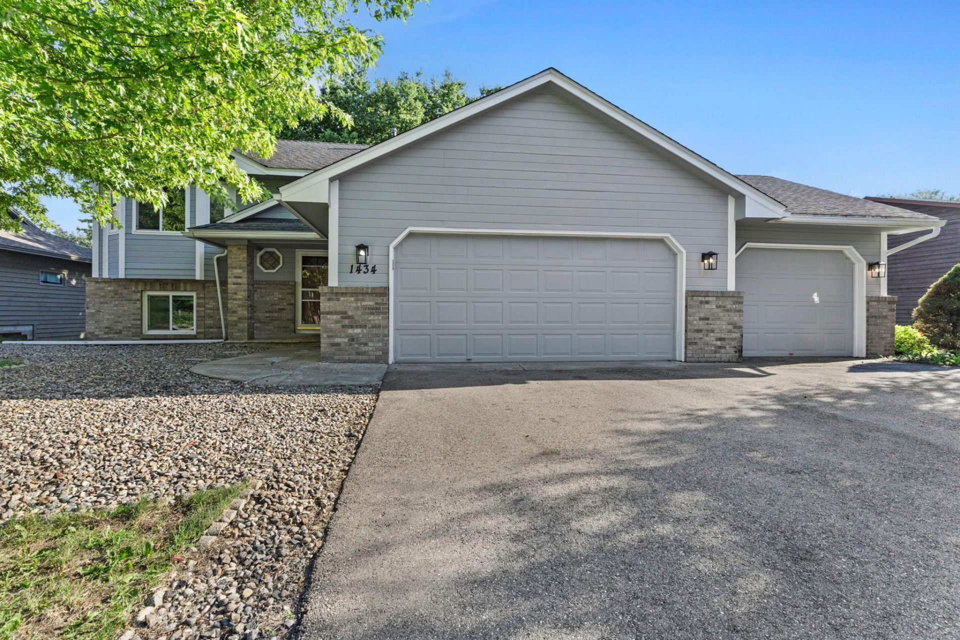 1434 Eastlake Drive , Chaska, MN 55318