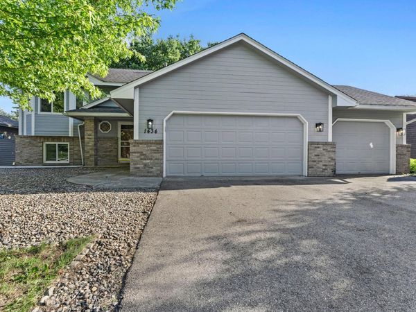 1434 Eastlake Drive, Chaska, MN 55318