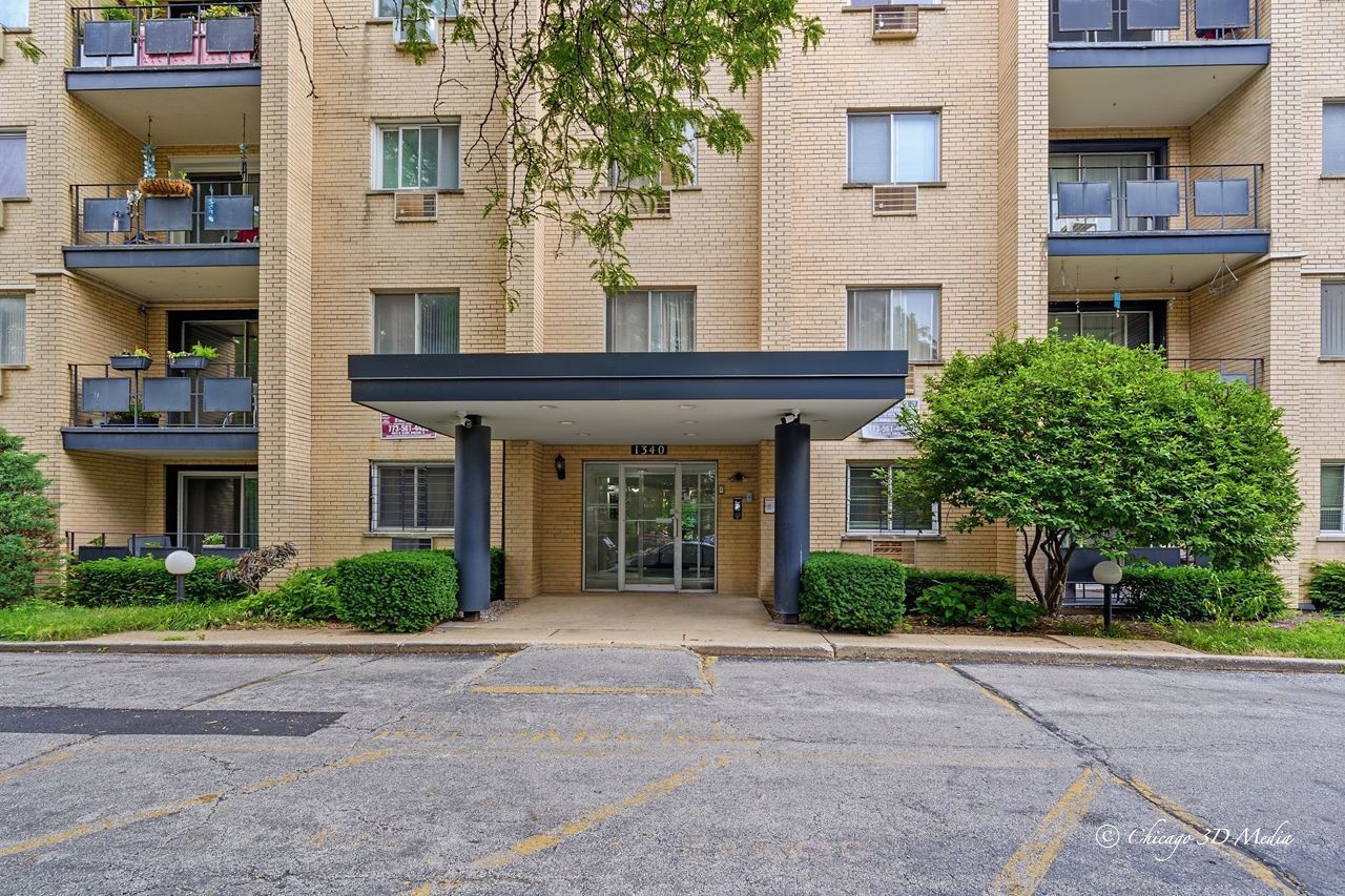 1340 W Touhy Avenue, Chicago, IL 60626