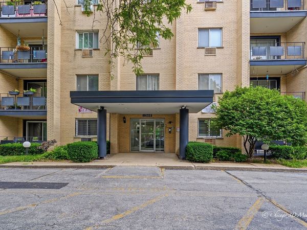 1340 W Touhy Avenue, Unit 202, Chicago, IL 60626
