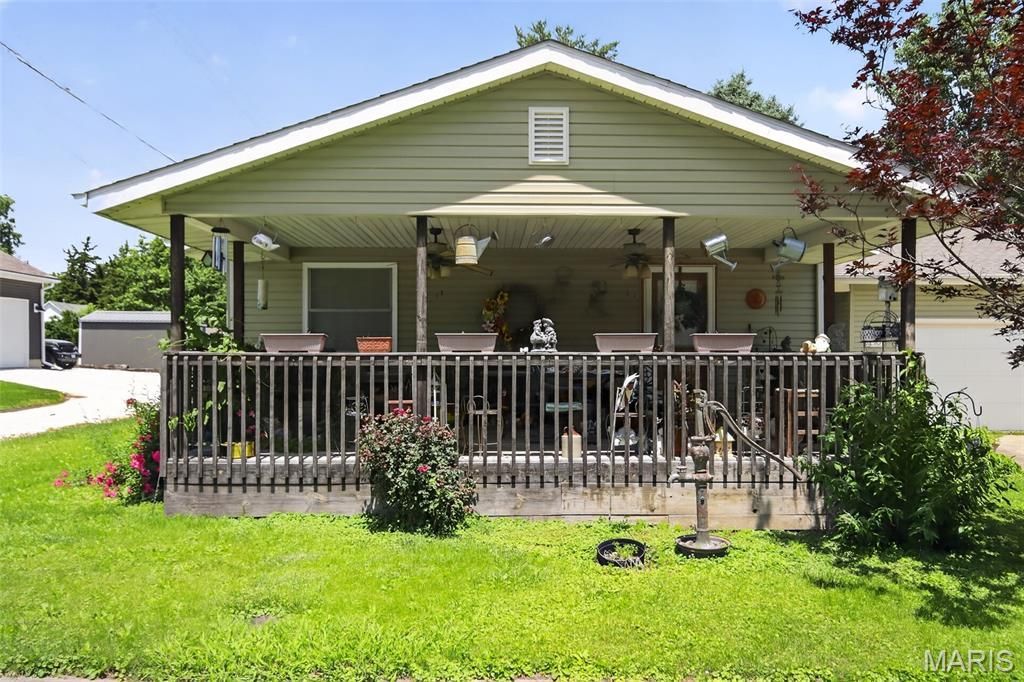 210 Crane Street , Pittsfield, IL 63017 Main Photo