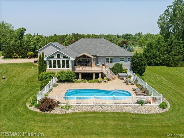 8922 McClements Road, Brighton, MI 48114