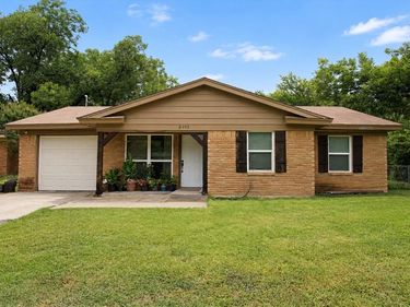 8408 Monmouth Drive, Fort Worth, TX 76116