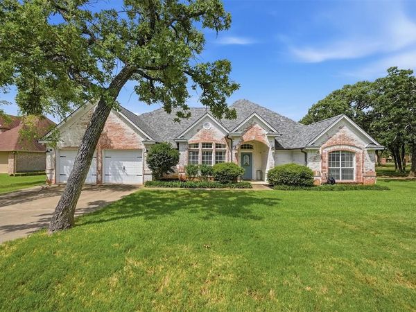102 Mohawk Cove, Lake Kiowa, TX 76240