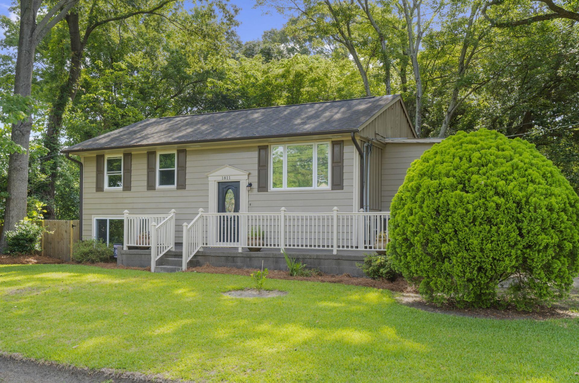 1811 Manigault Place Photo 24