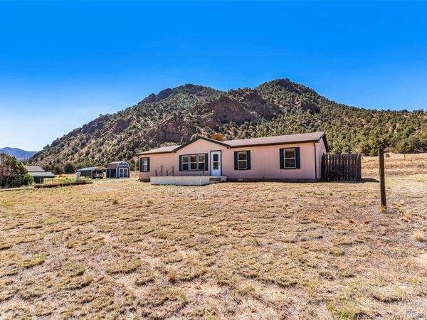 758 Shannon Road , Cotopaxi, CO 81223