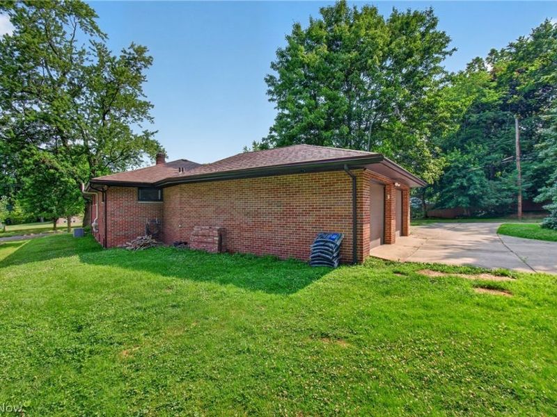 488 Strader Road, Akron, OH 44305 Photo 3