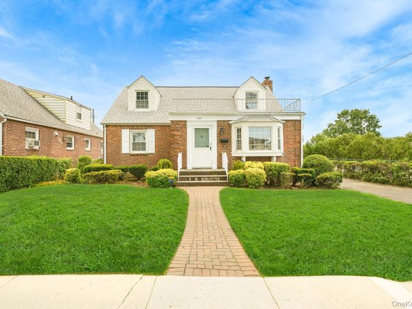 204 Center Street , Williston Park, NY 11596
