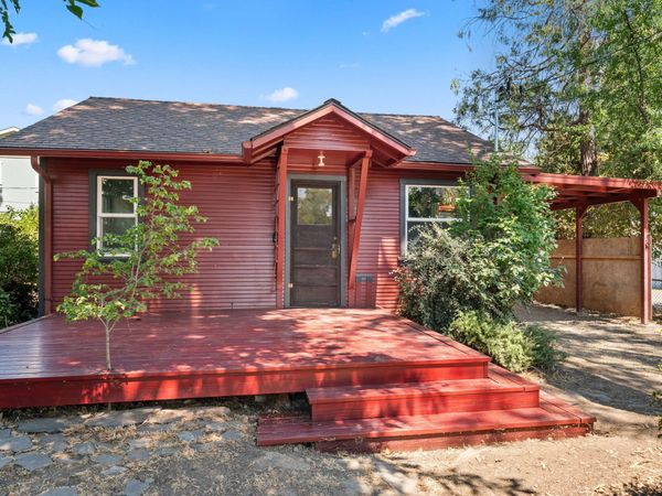 105 Maple Street, Phoenix, OR 97535