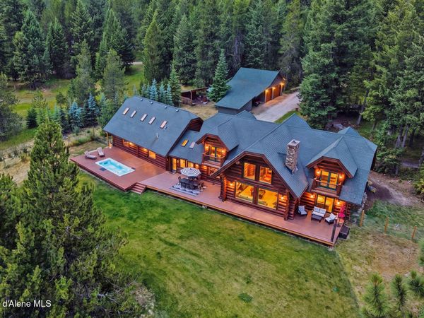 532 Meadowview Dr , Sagle, ID 83860