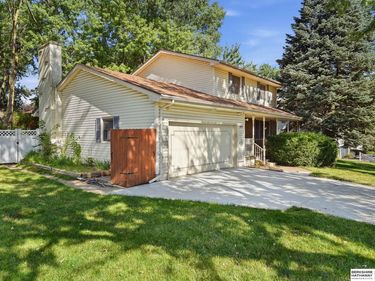 809 Chisholm Trail, Papillion, NE 68046