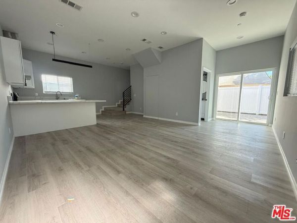 15964 Gault Street , Los Angeles, CA 91406