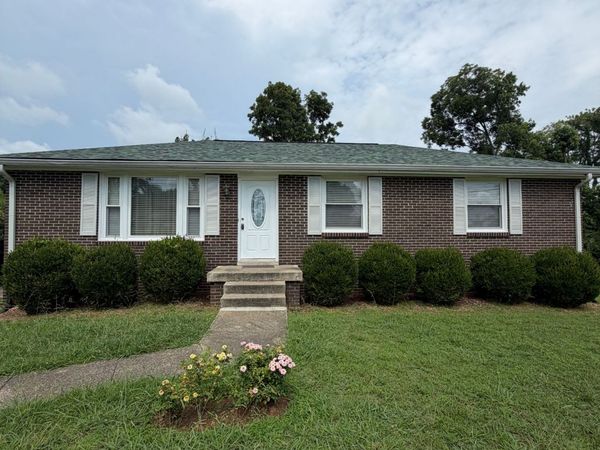 160 E Regent Dr, Clarksville, TN 37043